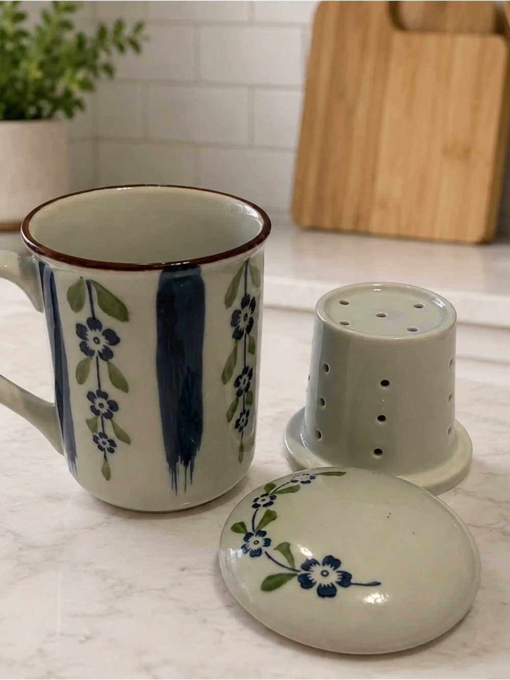 Ceramic Tea Infuser Mug with Lid & Removable Strainer Blue Floral Tea Cup